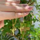 Argola Dourada Fé – Estilo e Significado em um Só Acessório