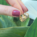 Brinco Dourado Vazado em Design Geométrico – Sofisticação com Leveza