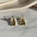 Brinco Dourado com Pérolas Naturais e Pedra Retangular Banho de Ouro