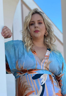 Vestido plus size longo decote em V