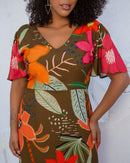 Vestido estampado em viscose plus size com manga soltinha e devote V