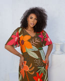 Vestido estampado em viscose plus size com manga soltinha e devote V