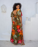 Vestido estampado em viscose plus size com manga soltinha e devote V