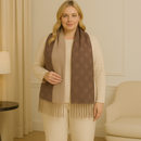 Pashimina Marrom com Estampa Geométrica e Franjas – Sofisticação e Conforto Atemporal