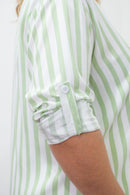 Camisa Listrada Verde e Branca Elegância e Conforto para Todos os Momentos
