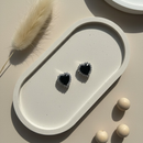 Brinco Coração Preto com Cravejado em Zircônias – Elegância e Sofisticação