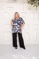 Camisa Plus Size Estampada Folhagem Azul e Preta – Moderna e Confortável