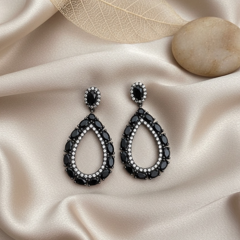 Brinco Gota Luxo Preto – Elegância e Sofisticação