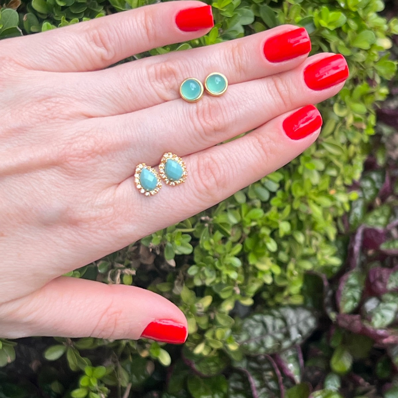 Brincos Femininos com Pedra Verde – Delicadeza e Elegância em Cada Detalhe