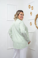 Camisa Listrada Verde e Branca Elegância e Conforto para Todos os Momentos