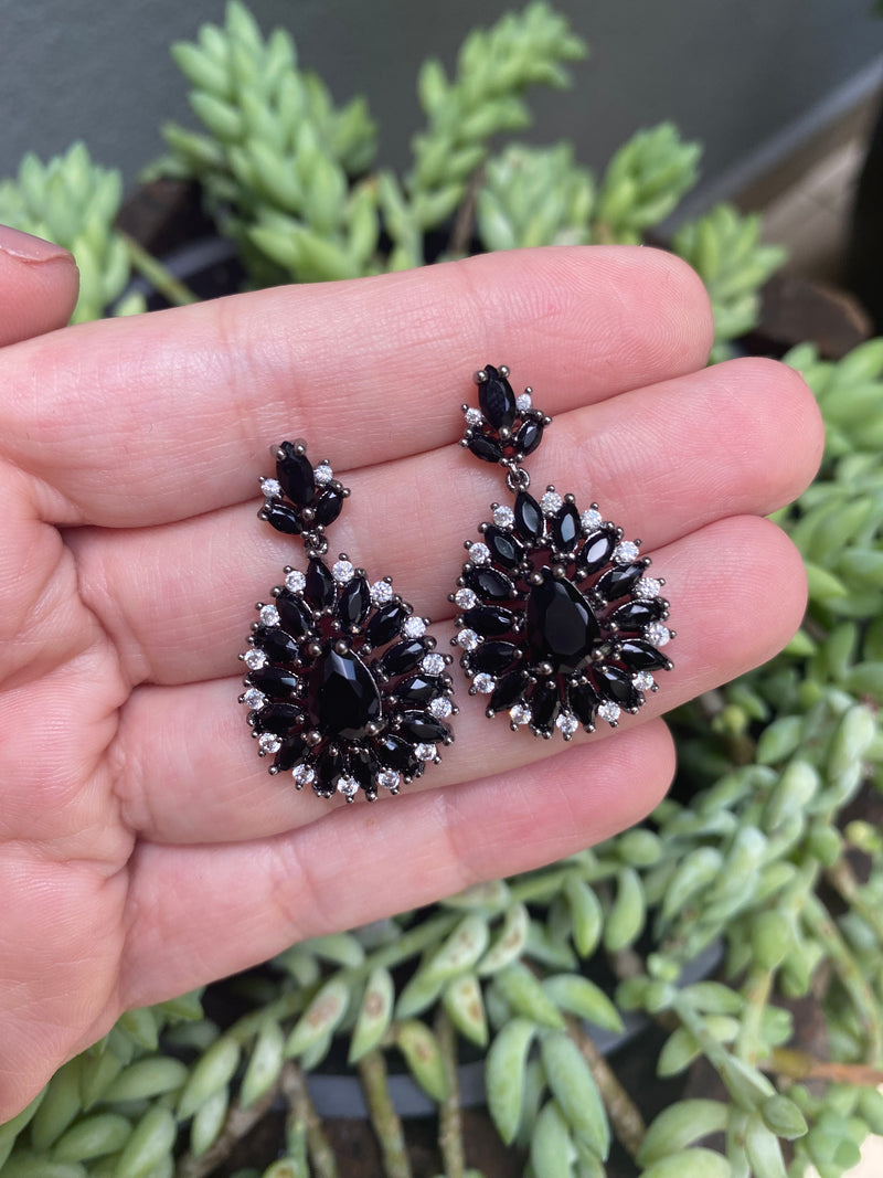 Brinco Preto Luxuoso – Elegância e Sofisticação