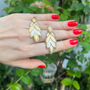 Brinco Folha Dourado e Prateado – Elegância Inspirada na Natureza
