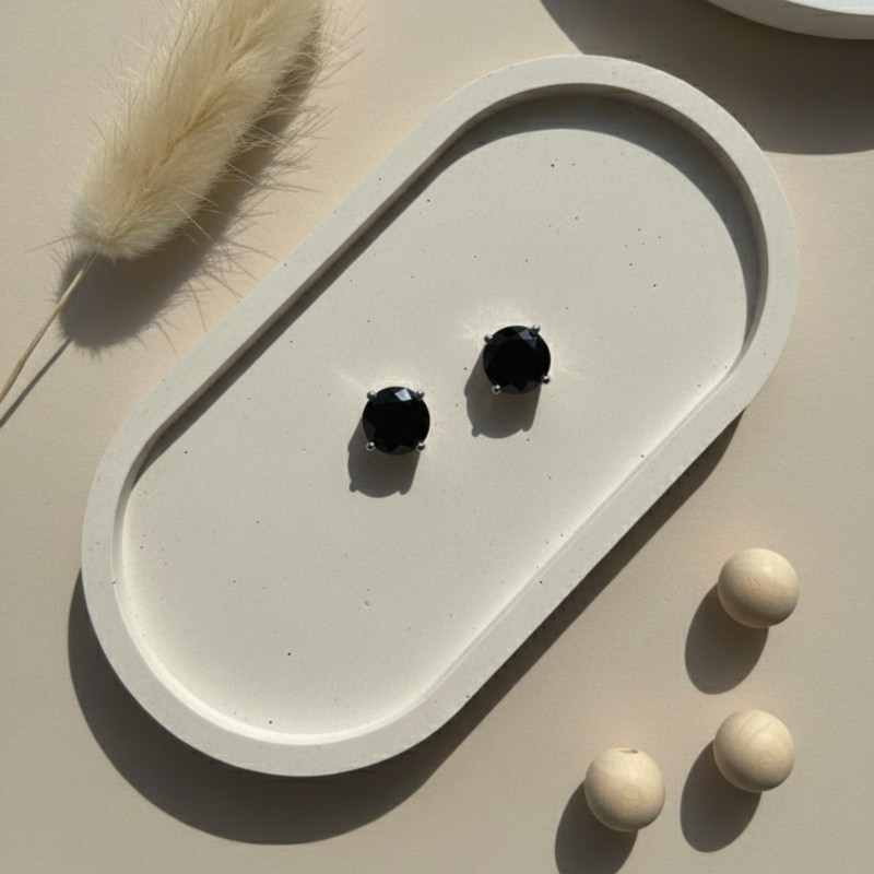 Brinco Solitário Preto – Elegância e Sofisticação em Cada Detalhe