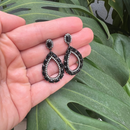 Brinco Gota Luxo Preto – Elegância e Sofisticação