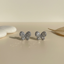 Brinco Borboleta Prata – Minimalista e Elegante