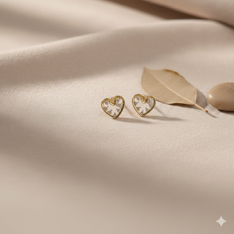 Brinco de Coração Vazado com Zircônias – Delicado e Brilhante