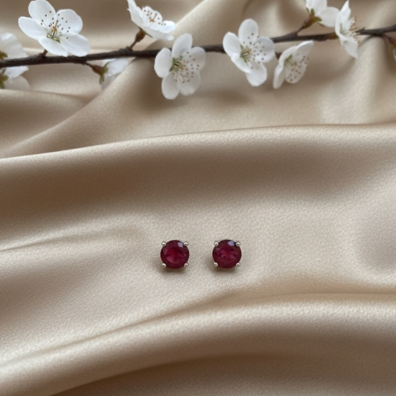 Brinco Elegância Rubi – Um Toque de Sofisticação