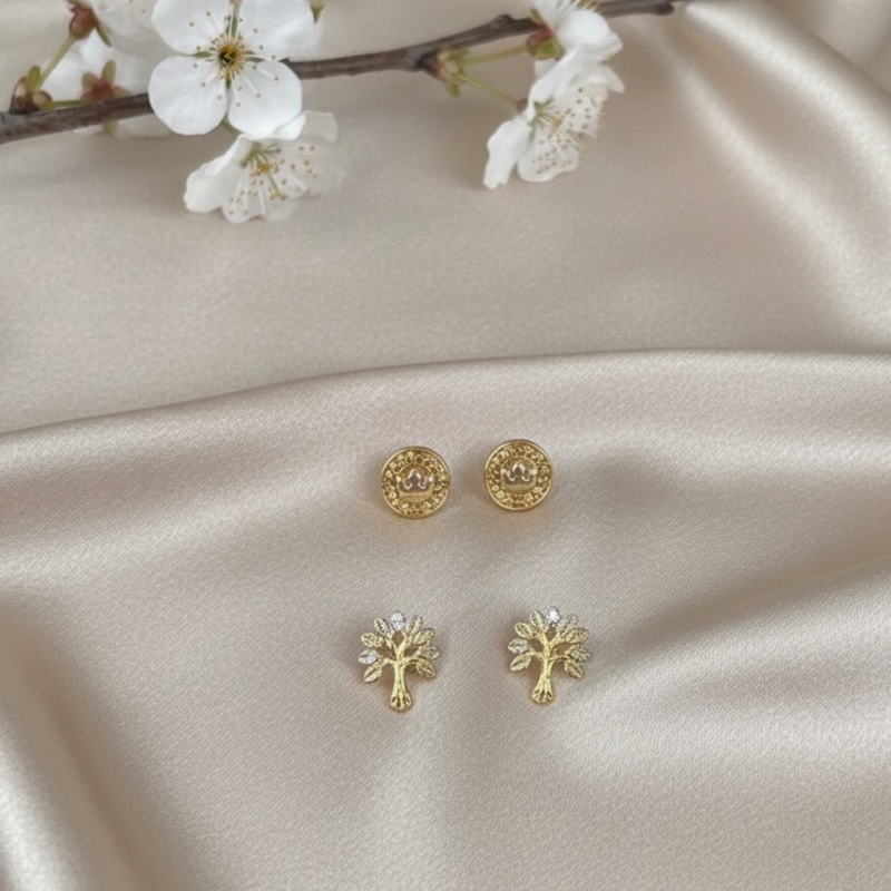 Kit de Brincos Dourado e Flor com Zircônias – Delicadeza e Estilo no Seu Dia a Dia