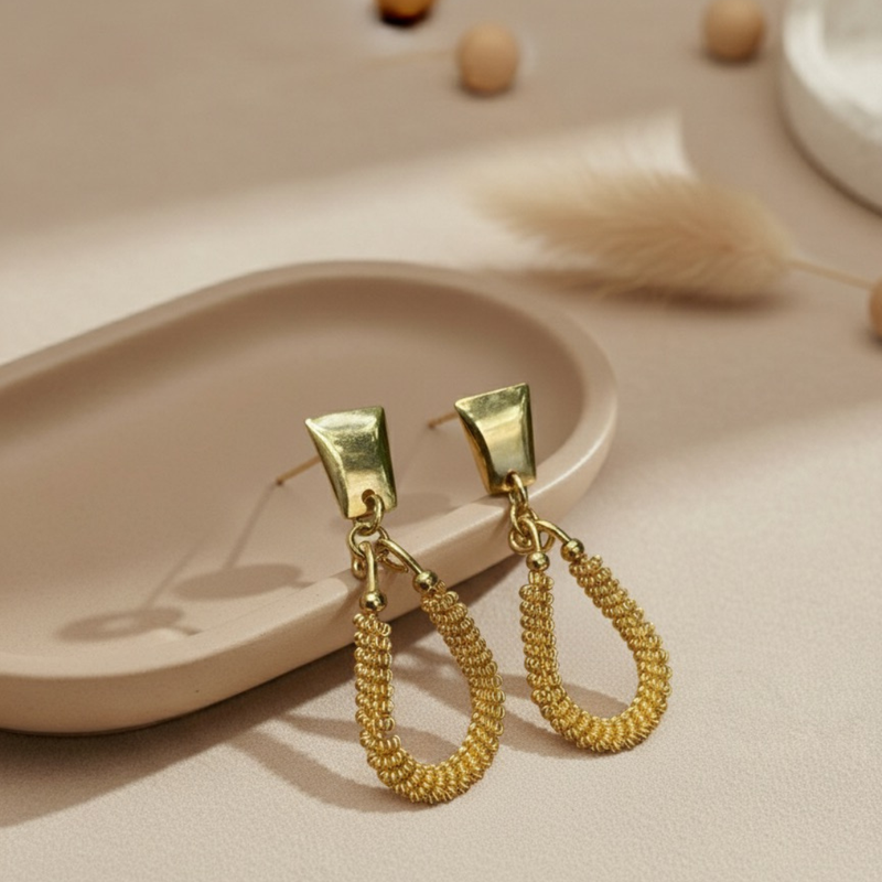 Brinco Dourado Elegance – Sofisticação e Estilo para Qualquer Ocasião