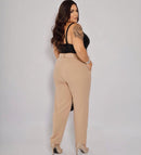 Calça Bege Plus Size de Alfaiataria com Cintura Alta e Cinto Largo – Elegância e Conforto para Todos os Momentos