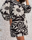 Vestido curto preto e branco plus size em viscose chic